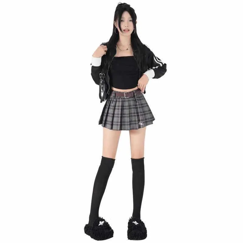 High-waist American retro A-line pleated skirt in black plaid pure cotton spandex blend, front view