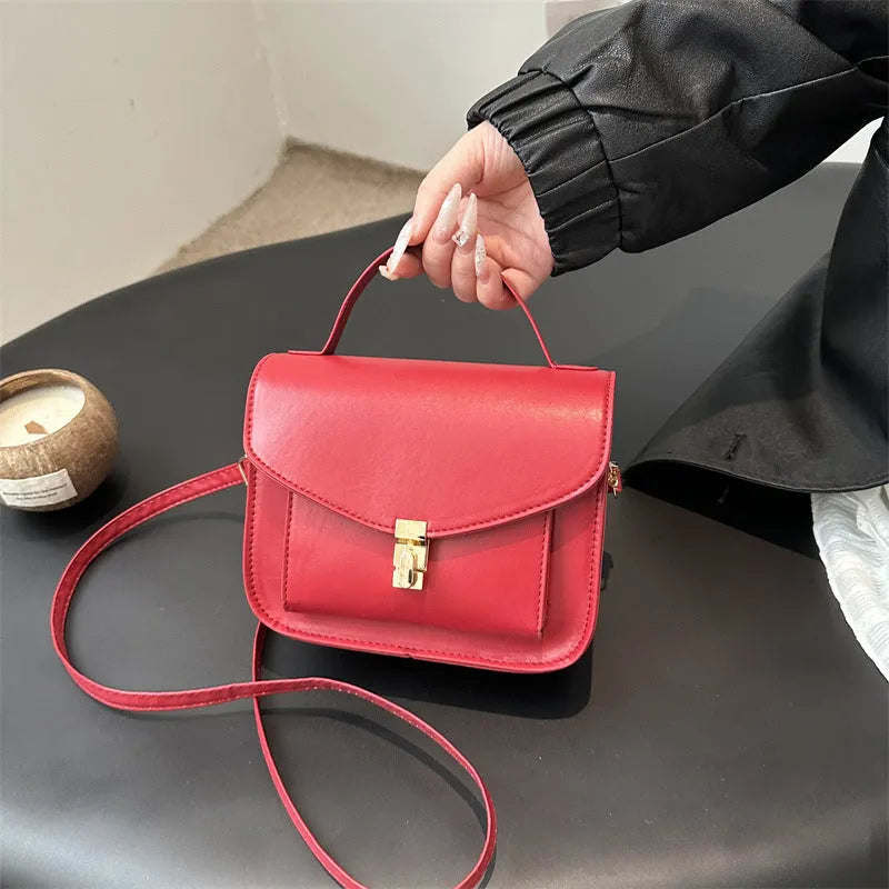 Retro style messenger bag in dark brown with sandwich pockets and crossbody strap