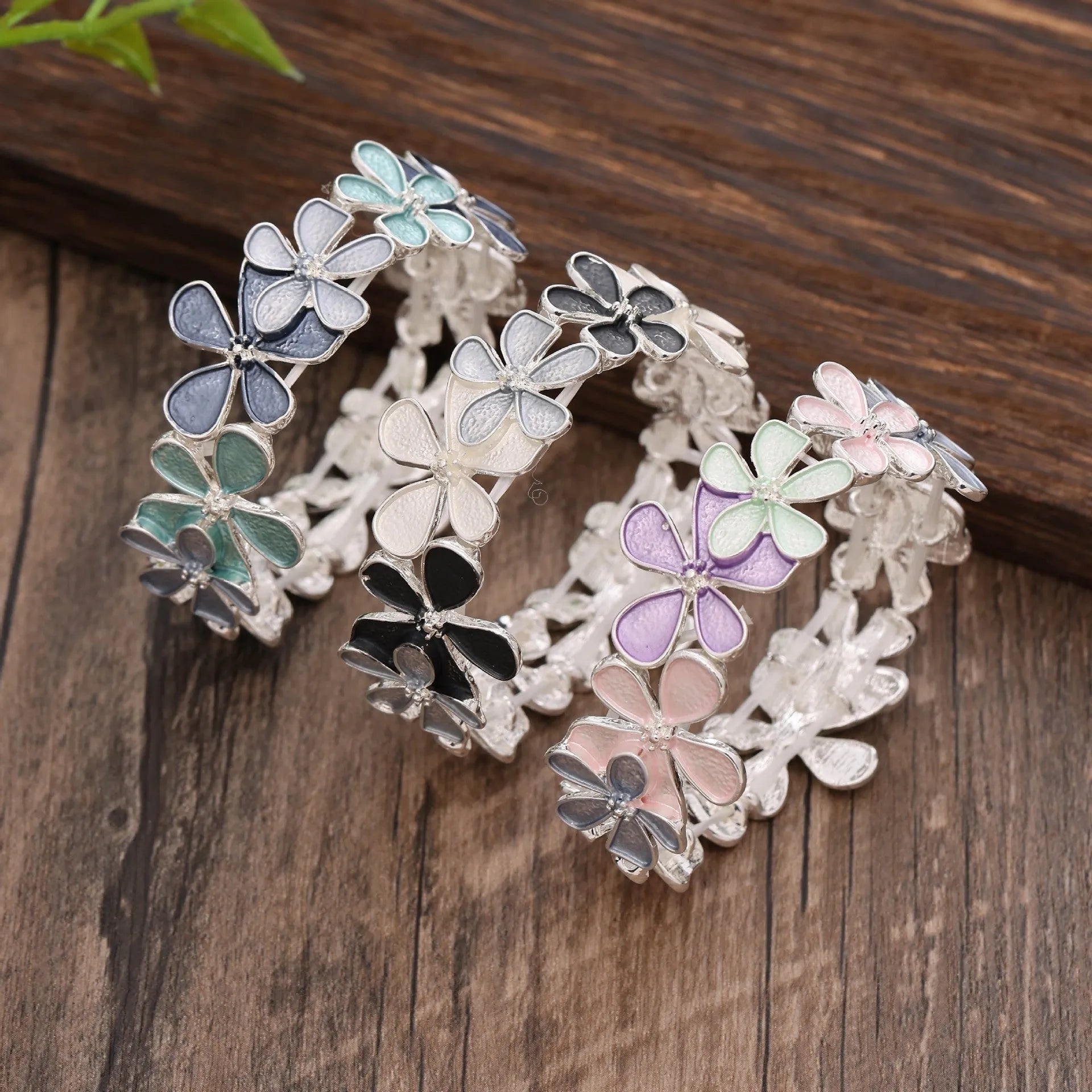 Zinc alloy flower elastic bracelet for women in blue, black/grey, or colourful floral designs