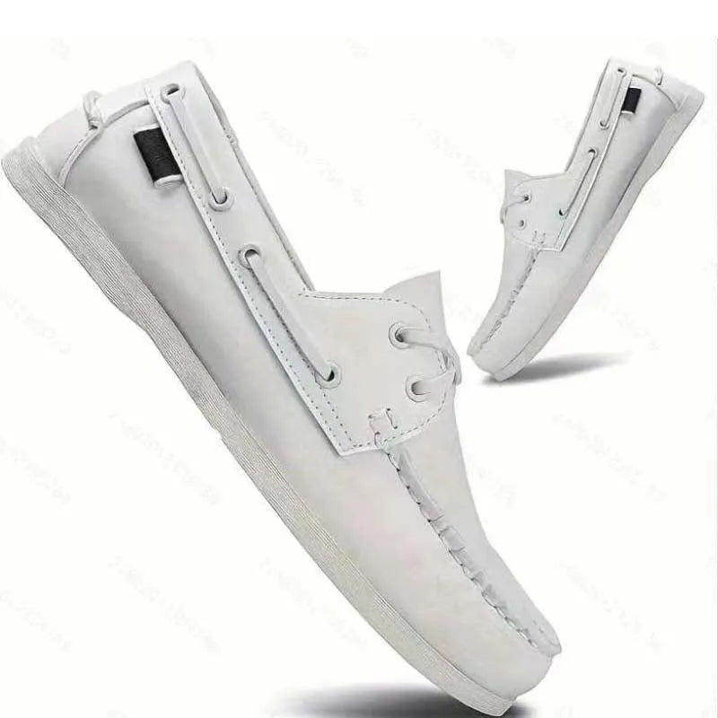Men's British-style casual shoes in black with round toe and flat heel