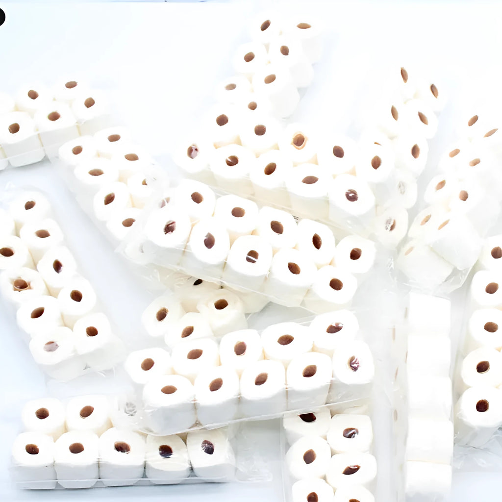 Miniature simulated toilet paper roll toy model for dollhouses, made of paper.