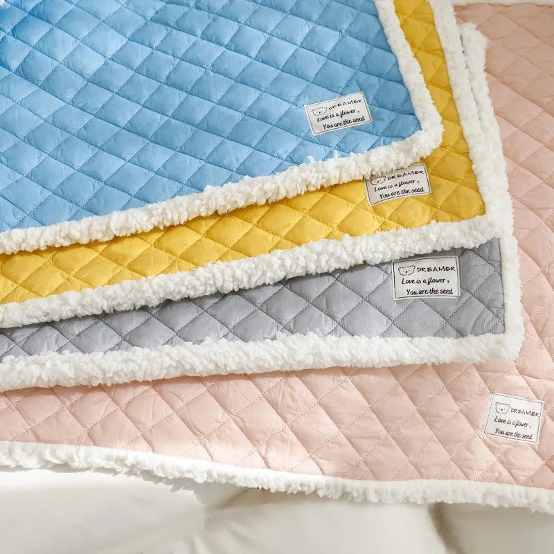 Blue quilted pet blanket for cats showing terry texture and 80x60cm large size dimensions