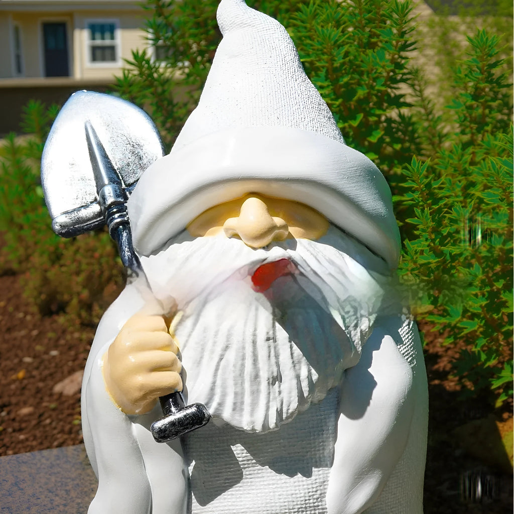 Resin pipe dwarf ornament with smoking shovel for Christmas decoration measuring 10cm tall