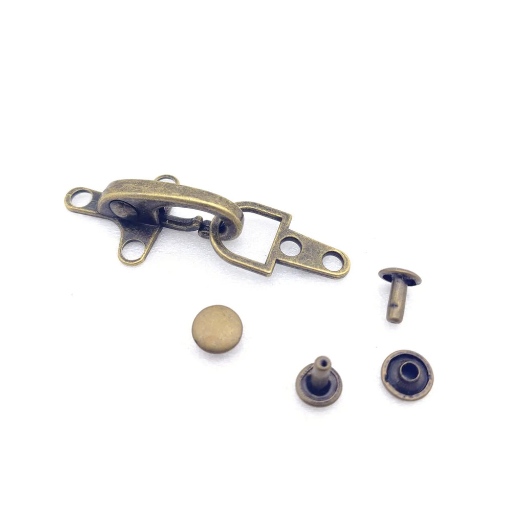 Aircraft-shaped zinc alloy hanging buckle in 5.85cm button size with metal finish options