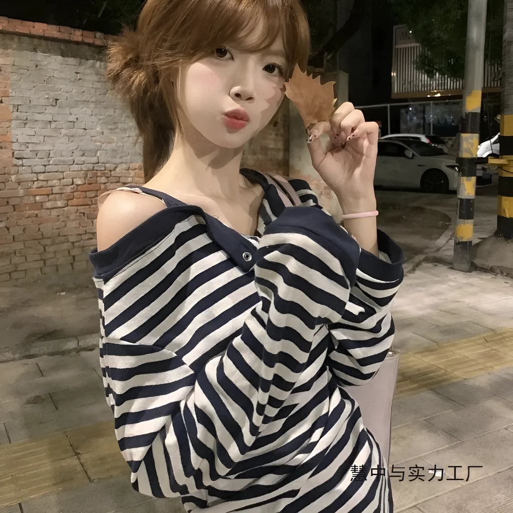 Dark blue Korean-style women's oversized t-shirt with embroidery details and long sleeves