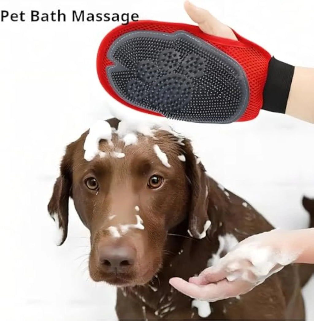 Red pet bathing and grooming glove with integrated brush elements, measures 26x16cm