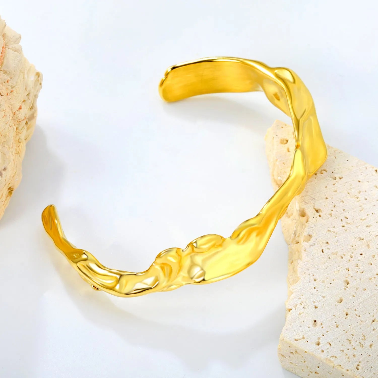 Women's stainless steel alloy bracelet with advanced European American trend styling in silver and gold colour variants