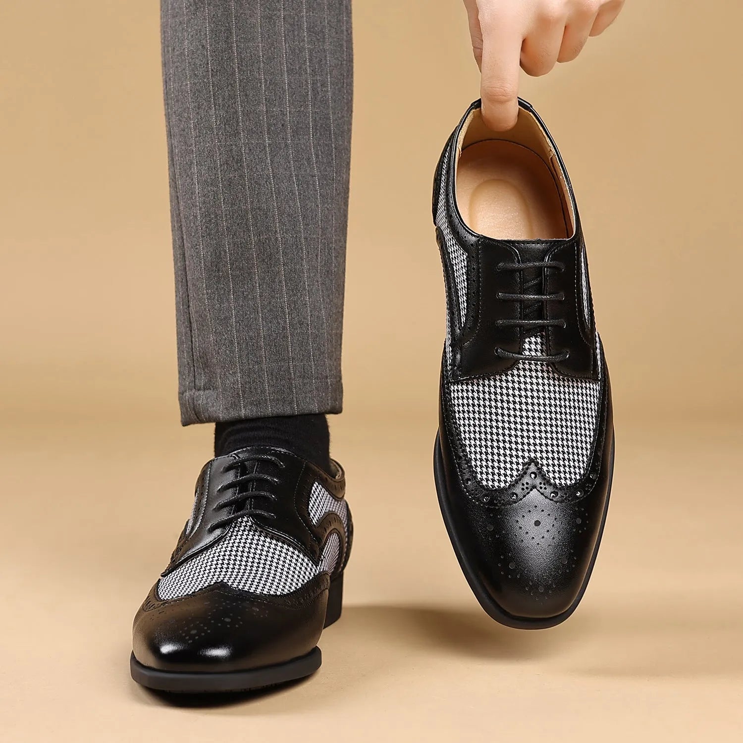 Men's black houndstooth plaid casual shoes with lace-up front and rubber sole.