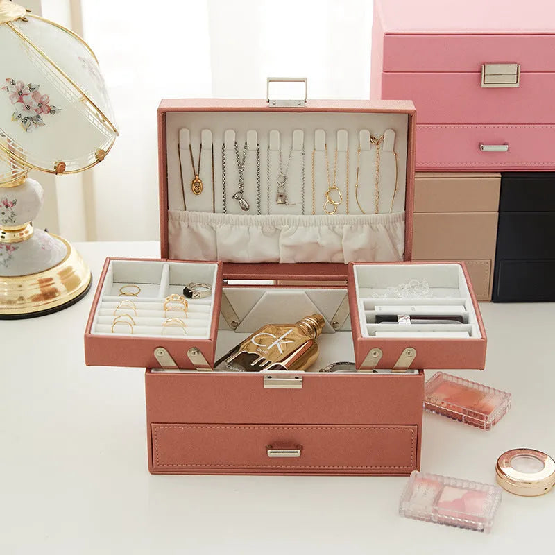 Hard-sided PU leather jewellery box in beige colour, dimensions 22.5x15.5x14cm.