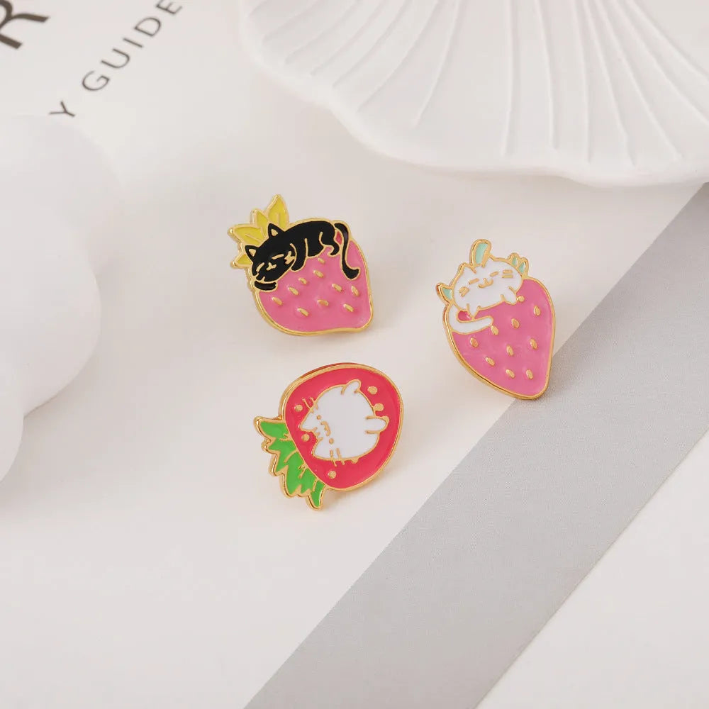 Alloy metal brooch with cat strawberry cake and dripping oil design in five colour options