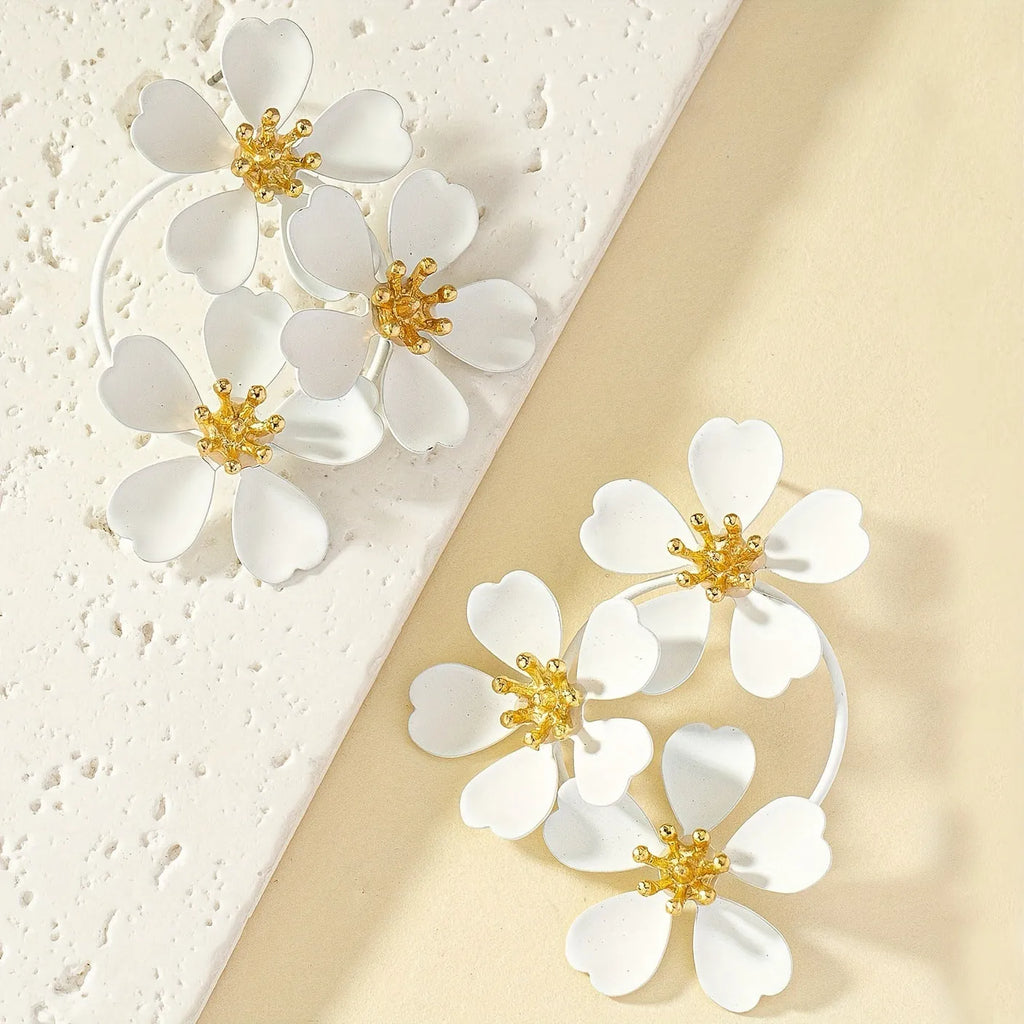 Retro flower-shaped earrings for women in black and white colour options