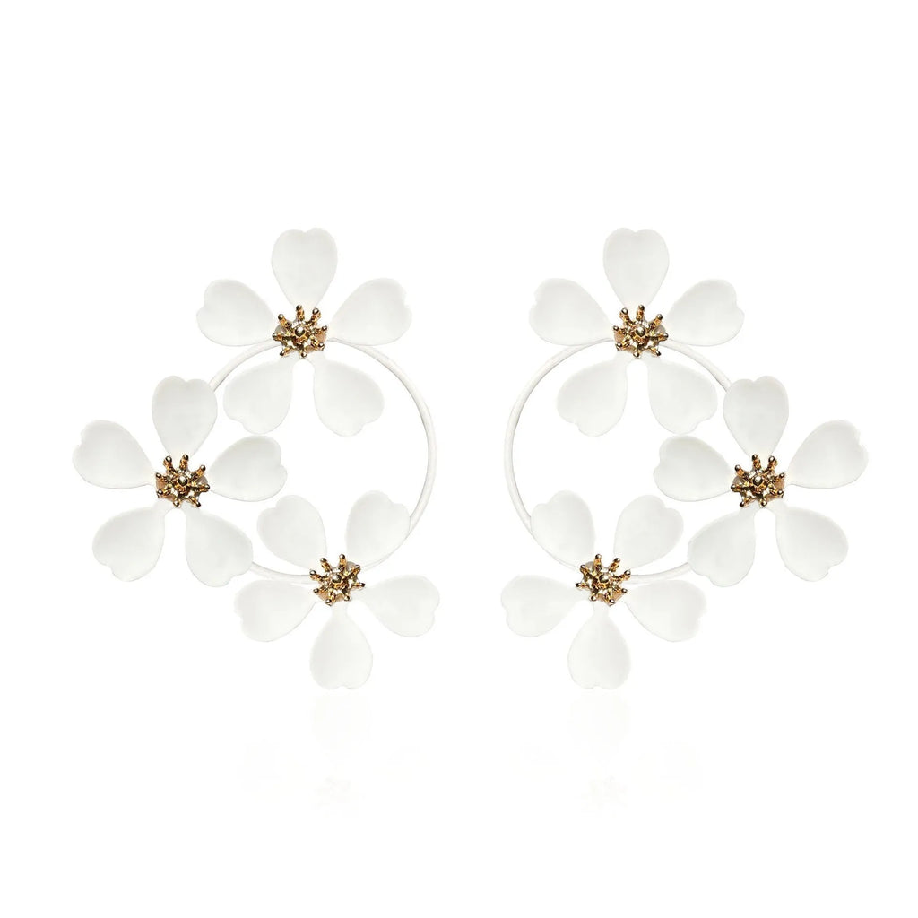 Retro flower-shaped earrings for women in black and white colour options