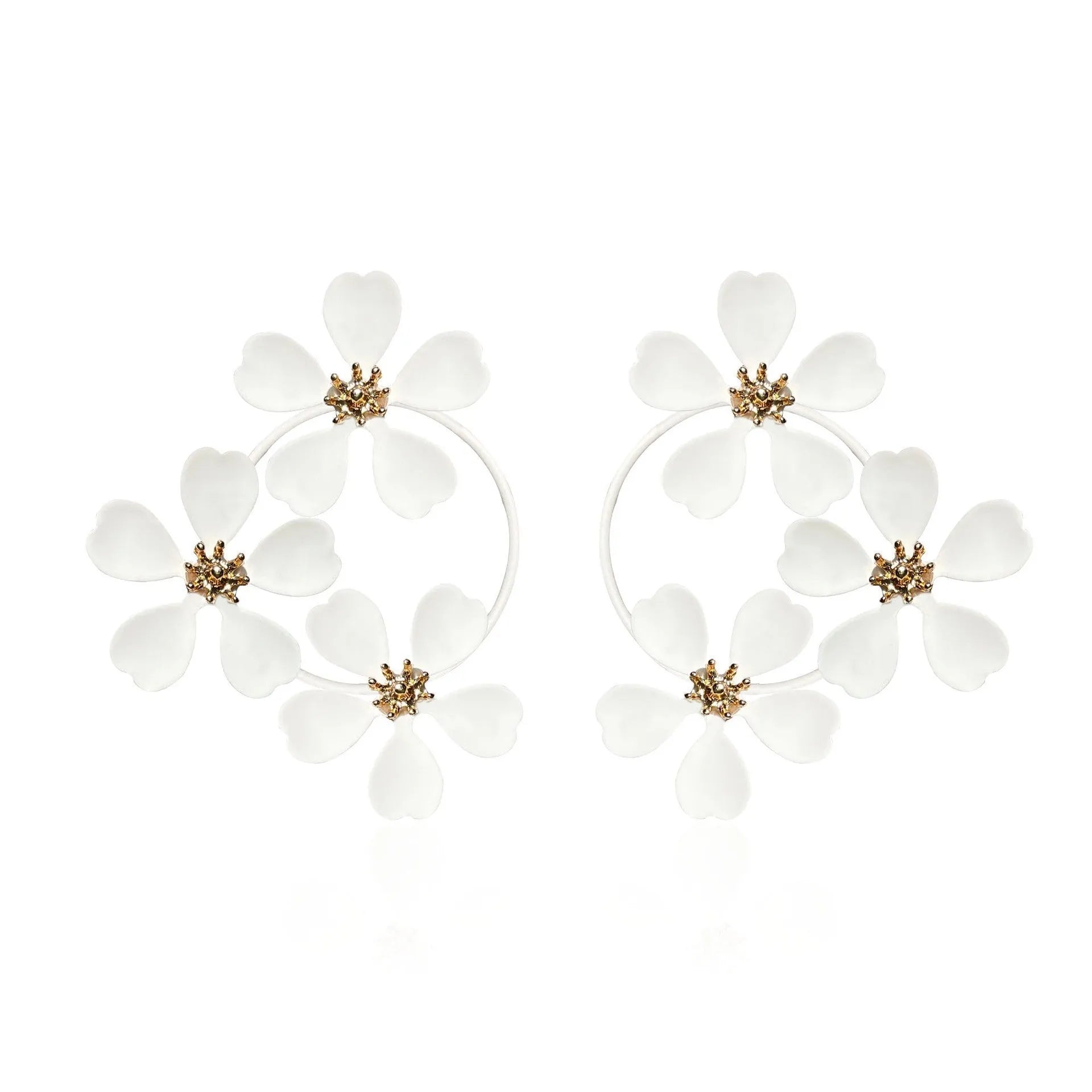 Retro flower-shaped earrings for women in black and white colour options