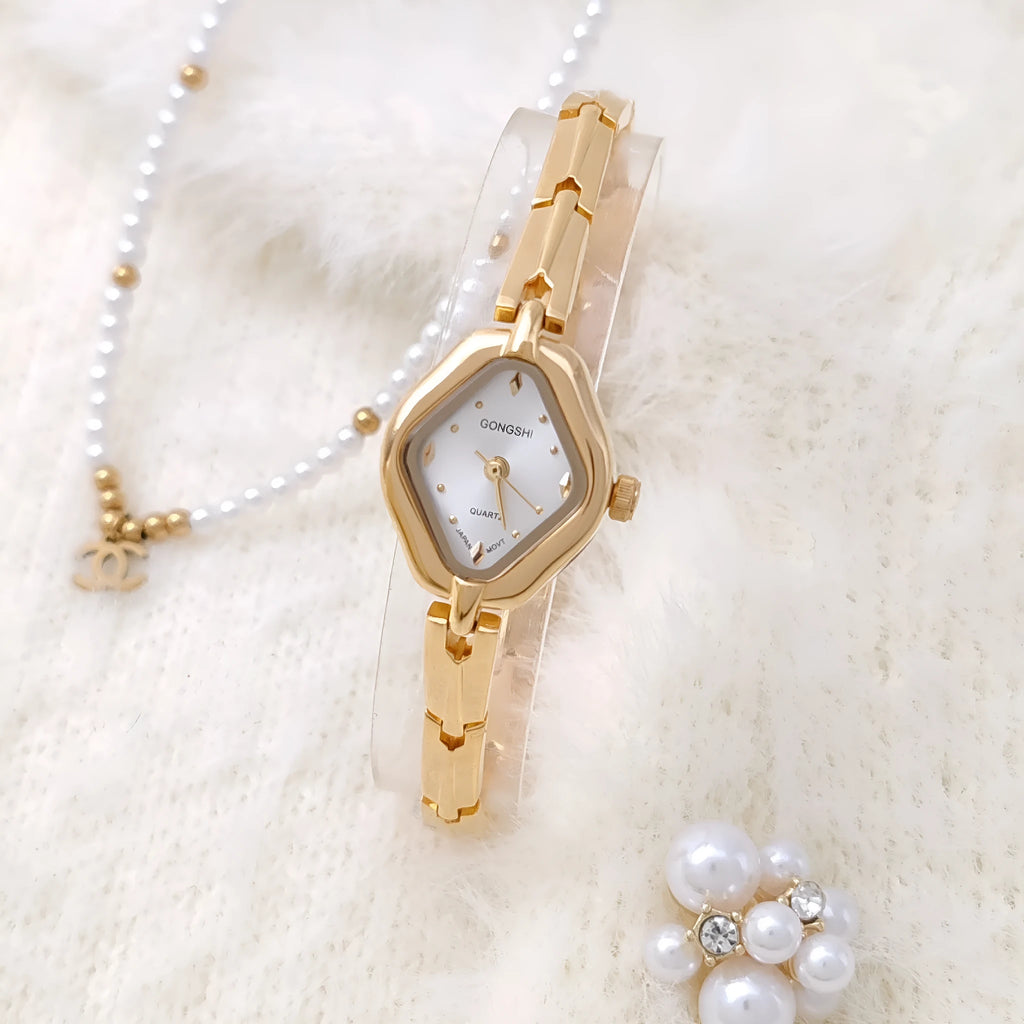 Gold or silver ladies fashion bracelet watch with 18mm mineral glass dial and chain strap
