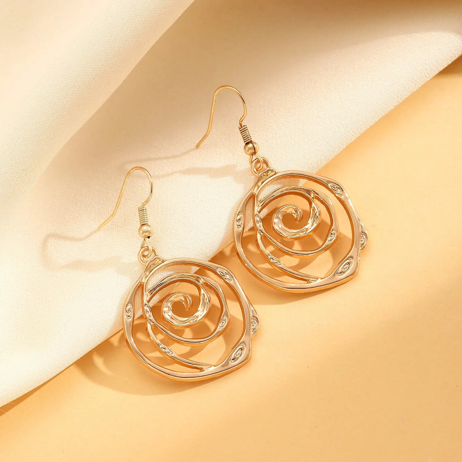 Spiral donut jewellery set showing necklace, bracelet and ear hooks with geometric circle design