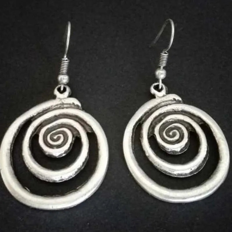 Geometric spiral distressed earrings in silver alloy with retro design measuring 2.6 by 5 cm