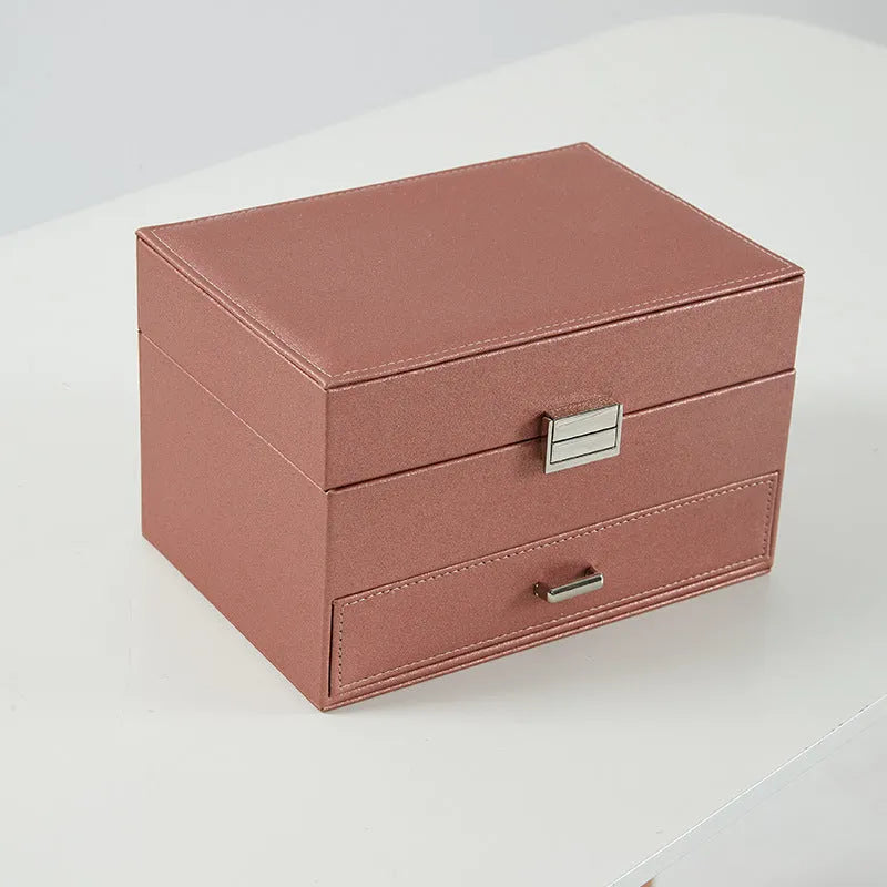 Hard-sided PU leather jewellery box in beige colour, dimensions 22.5x15.5x14cm.