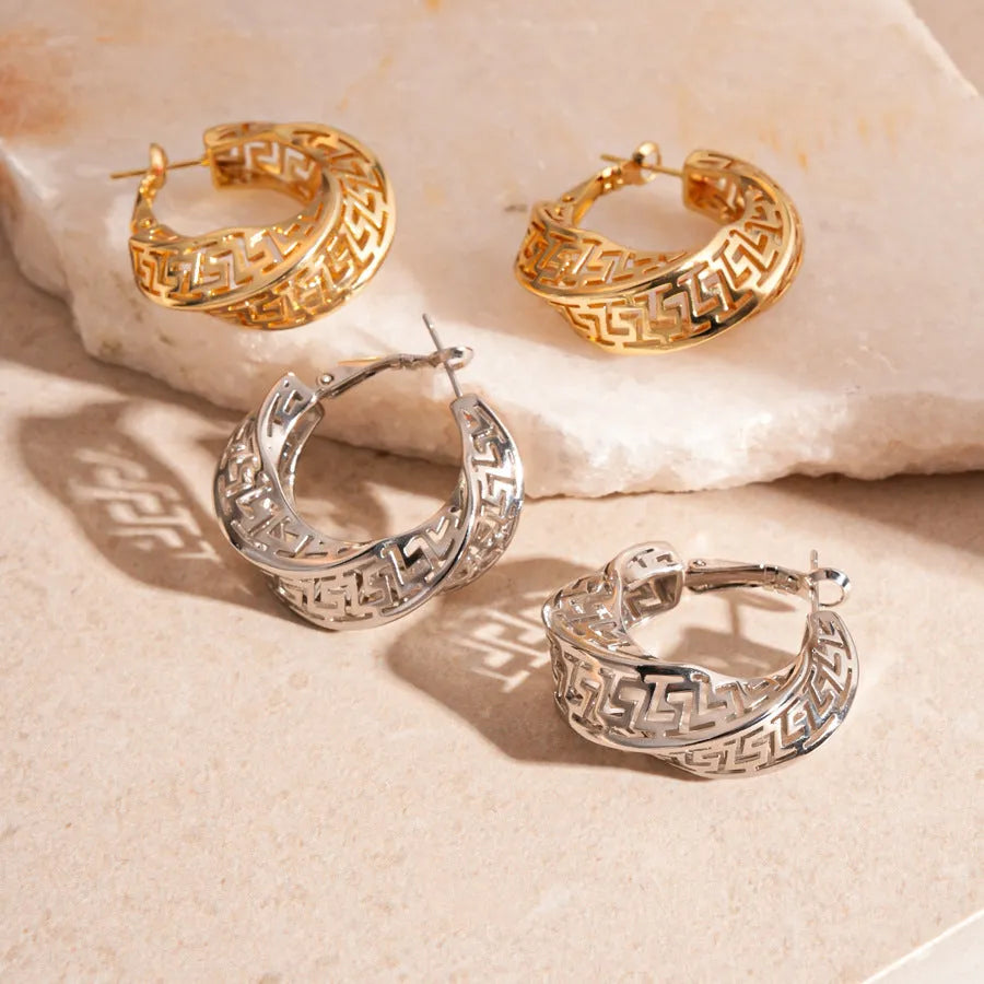 Women's geometric hollow stud earrings with twisted round design in gold or silver
