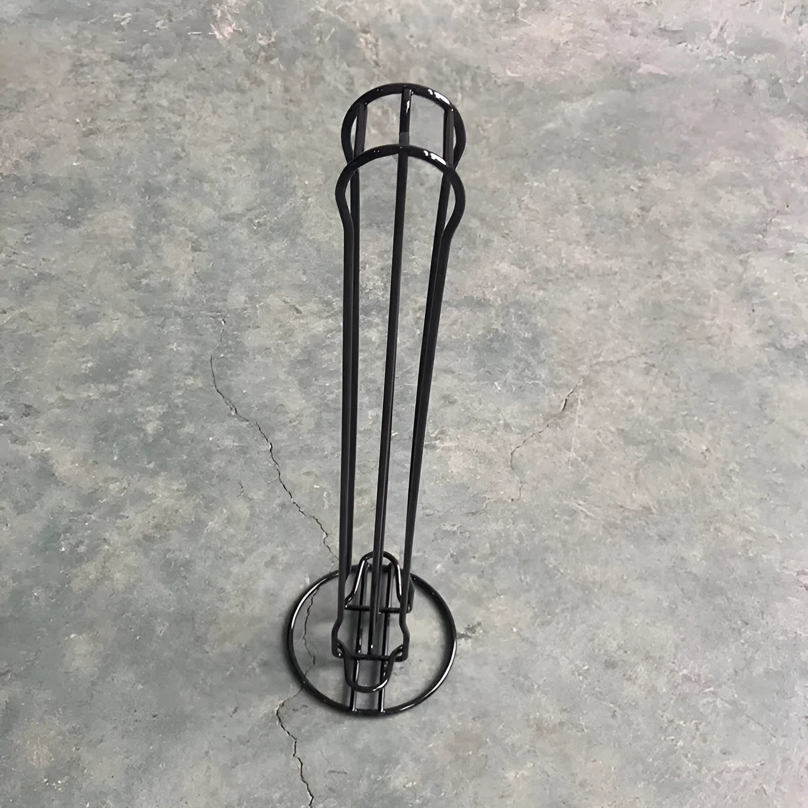 Wrought iron coffee capsule storage rack with capacity for 20 pods in silver or black finish