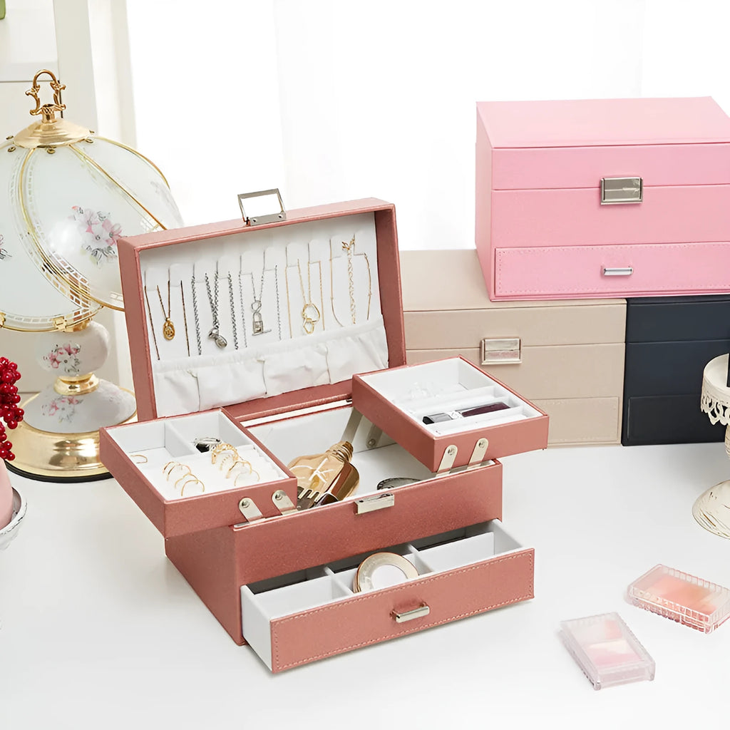 Hard-sided PU leather jewellery box in beige colour, dimensions 22.5x15.5x14cm.