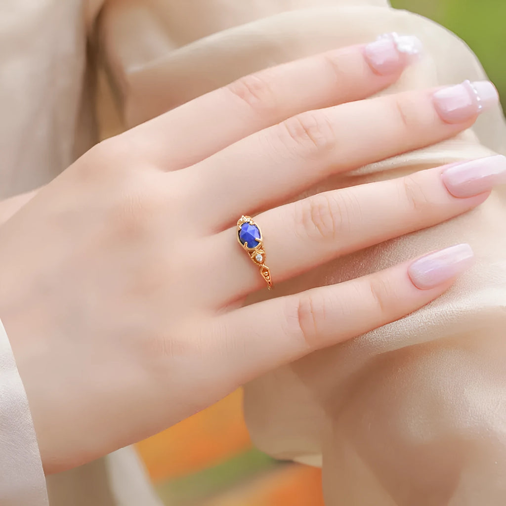 Geometric oval silver-tone alloy ring with a deep blue lapis lazuli centre stone.