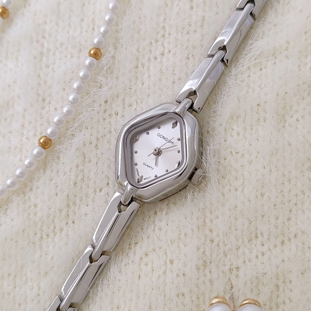 Gold or silver ladies fashion bracelet watch with 18mm mineral glass dial and chain strap