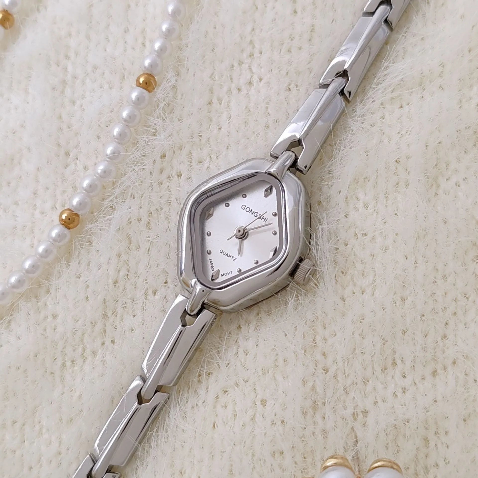 Gold or silver ladies fashion bracelet watch with 18mm mineral glass dial and chain strap