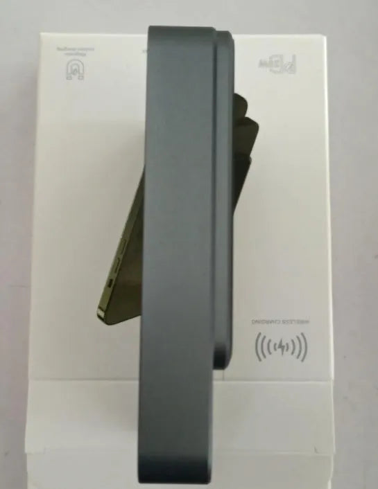 Magsafe magnetic wireless power bank for iPhone 14 in aluminium housing with capacity options