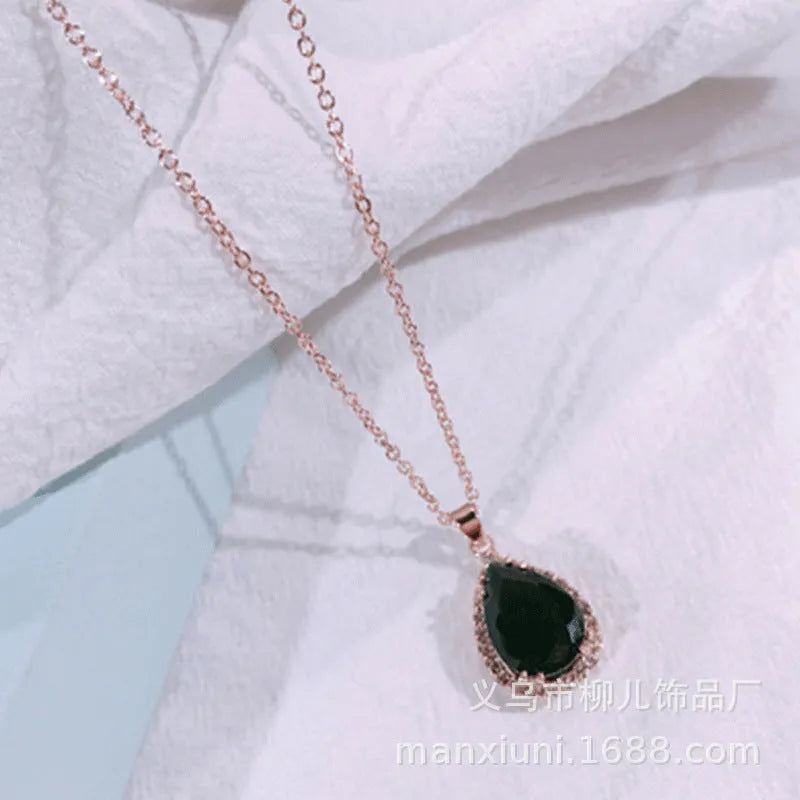 Rose gold water drop shaped women's necklace with geometric rhinestone decoration in pink colour