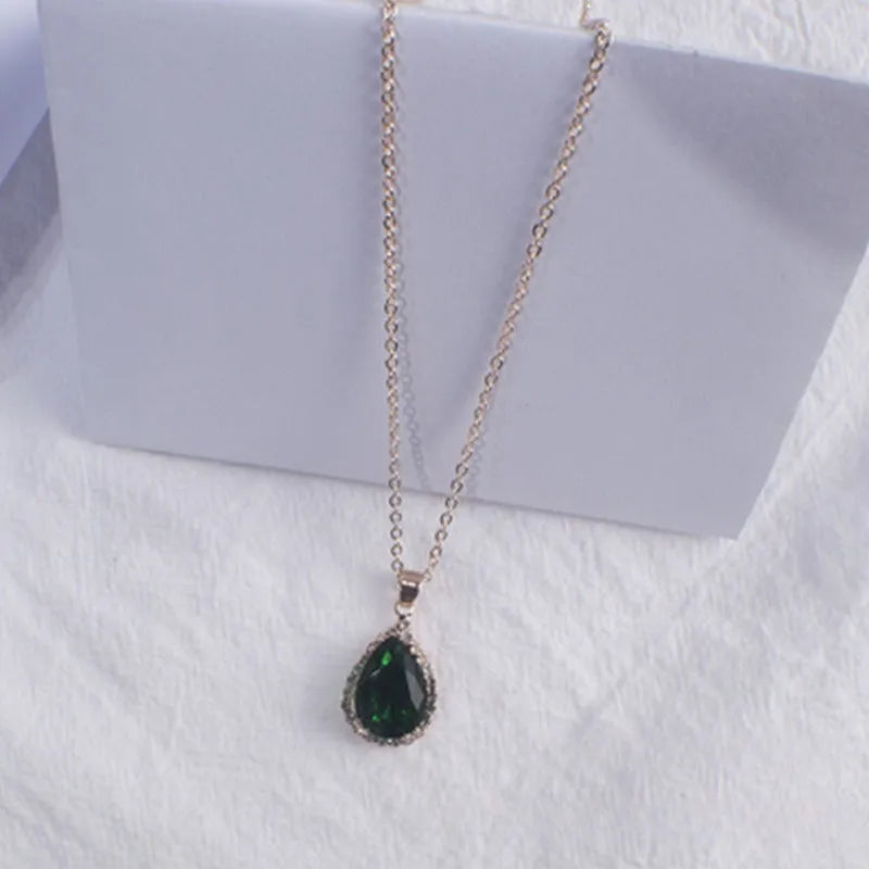 Rose gold water drop shaped women's necklace with geometric rhinestone decoration in pink colour