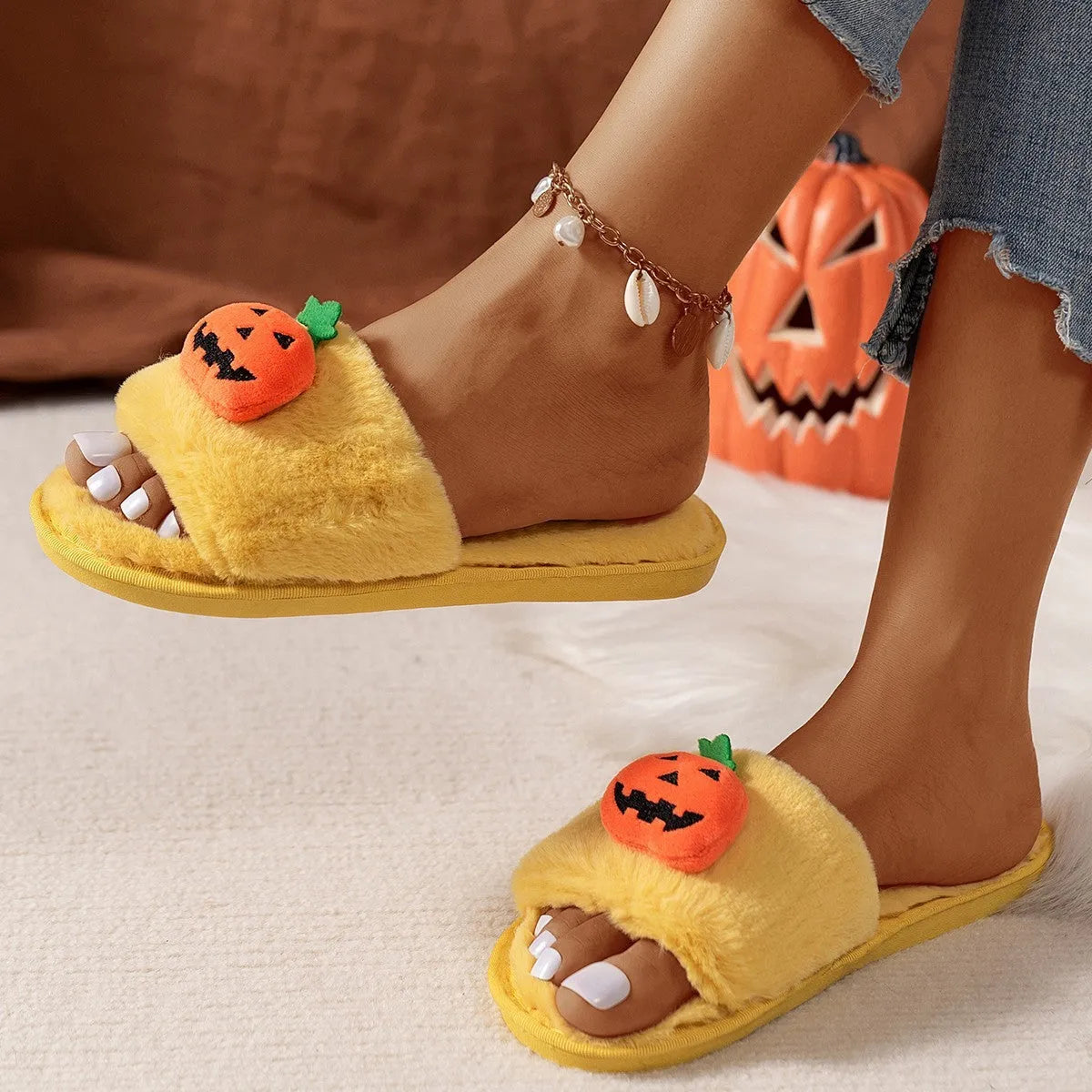 Halloween pumpkin plush slippers with synthetic fur and PVC anti-slip soles