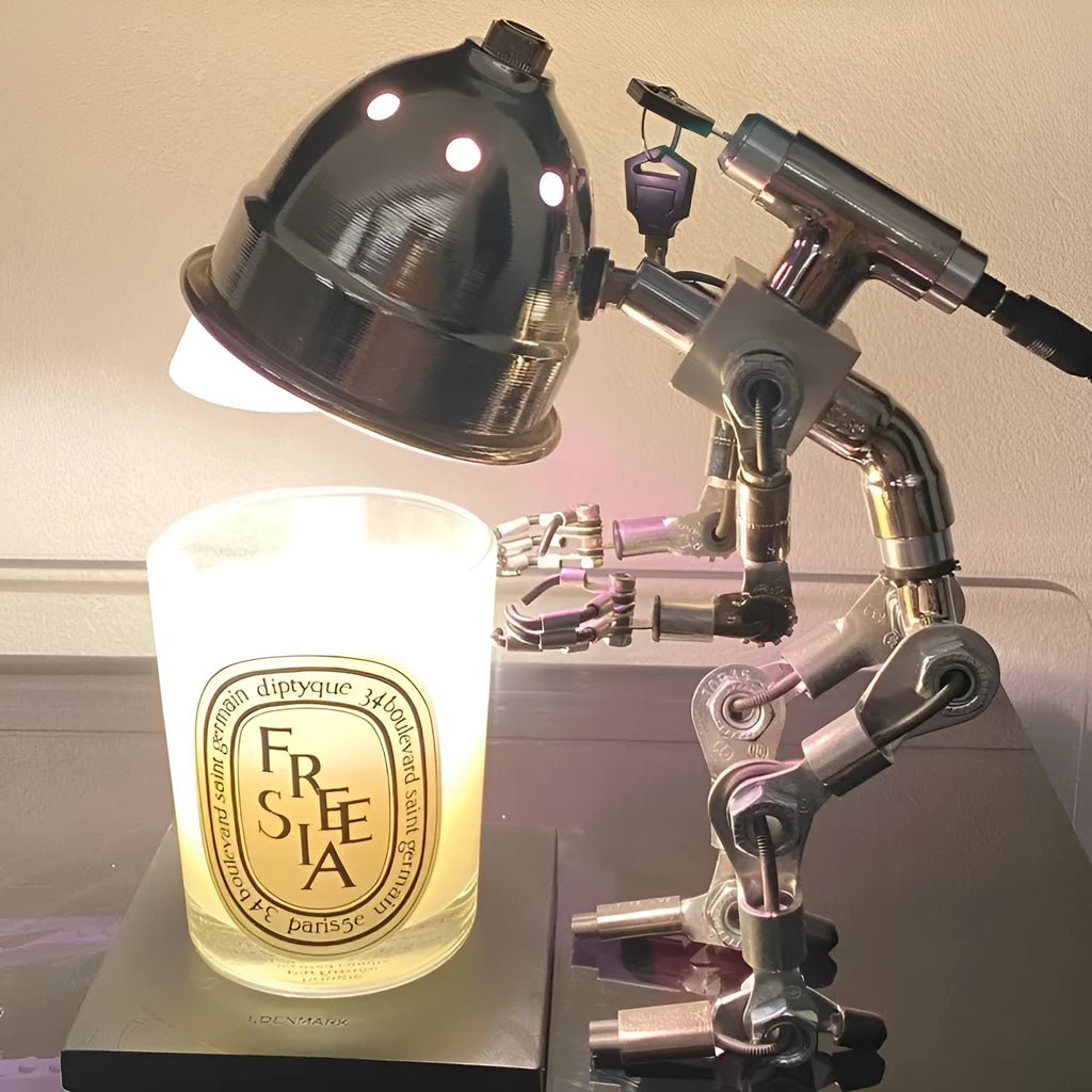 Silver or copper metallic robot-shaped desk lamp in 22cm or 29cm size with customisable graphics.