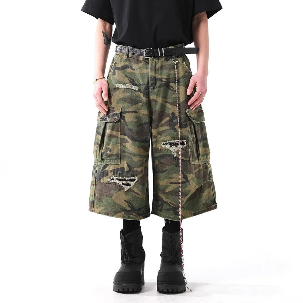 Men's camouflage print cropped denim trousers with elastic waist and straight leg silhouette