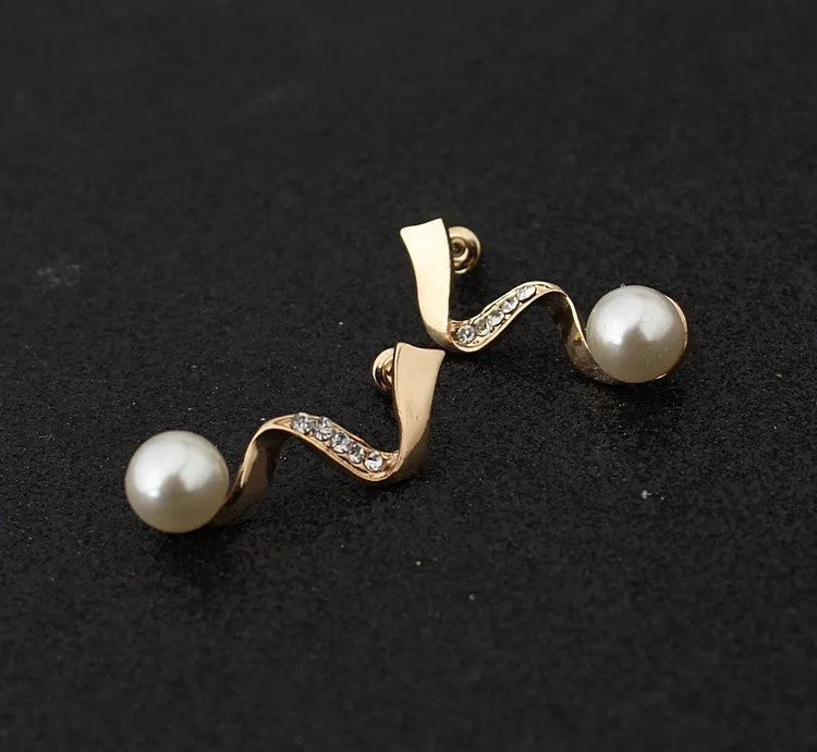 Gold electroplated pearl style necklace and earrings set with deep V clavicle design and drop pendant