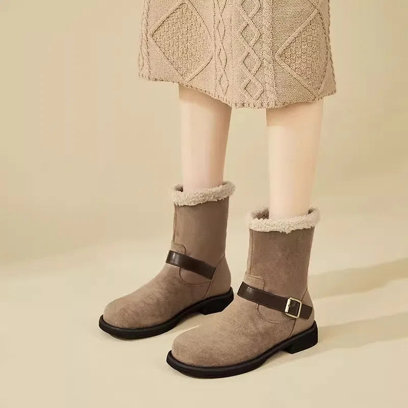 Soft suede ankle boots with chunky heel and square toe in brown and khaki, low-tube design