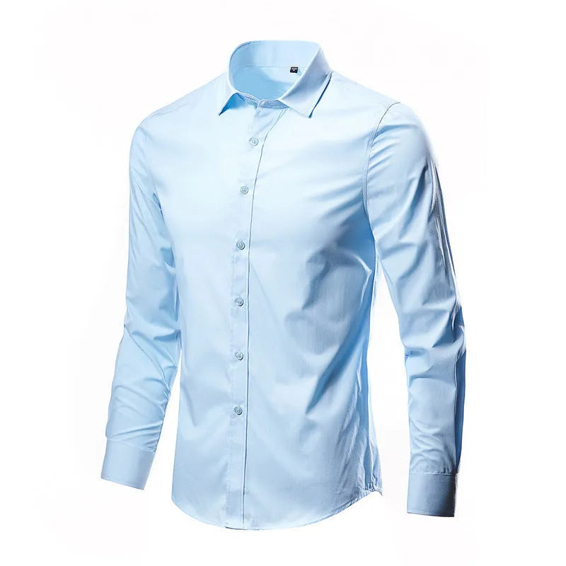 Man wearing a loose-fit linen long-sleeve shirt in a light colour, showcasing the slim trendy style.