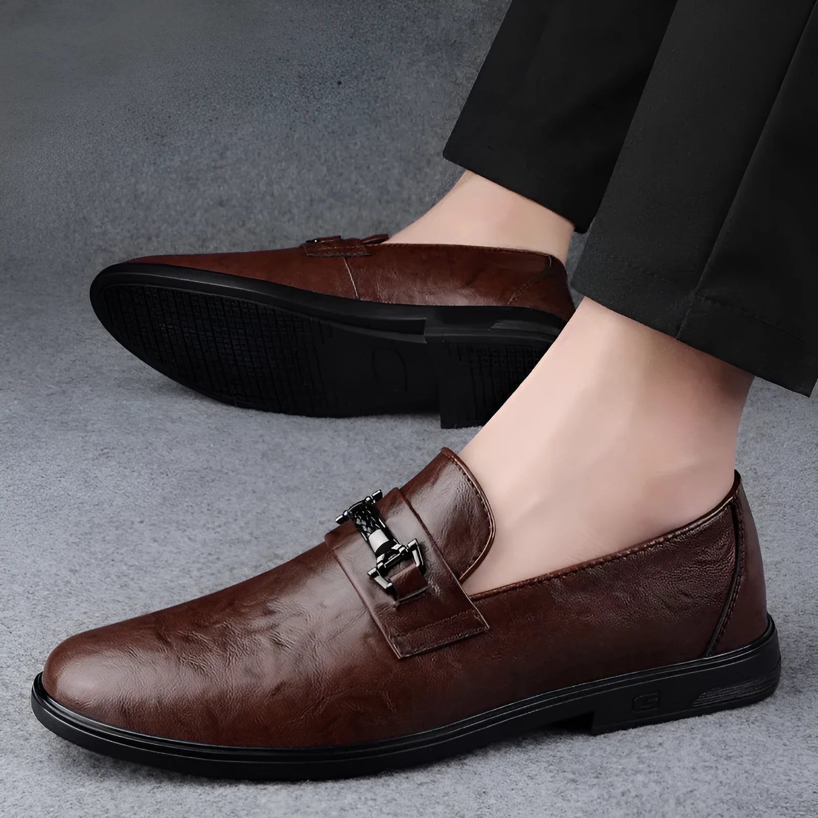 Men's brown low-top slip-on cowhide leather shoes with chunky heel and round toe
