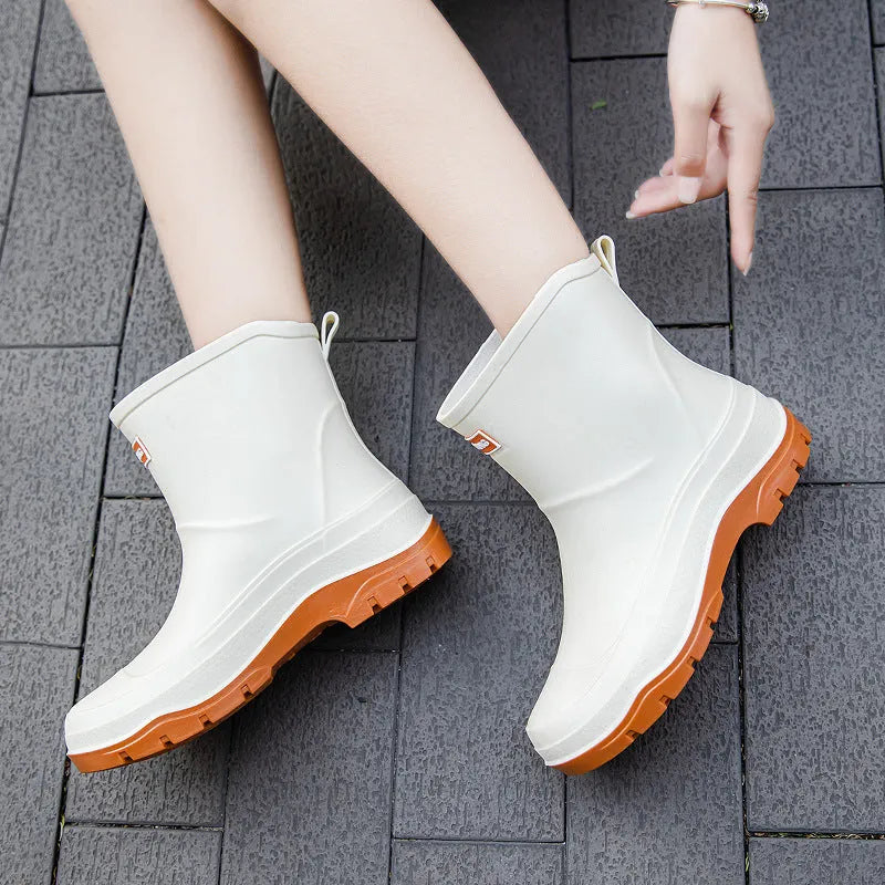 Women's short waterproof rubber shoes in solid colours with non-slip soles and flat heel