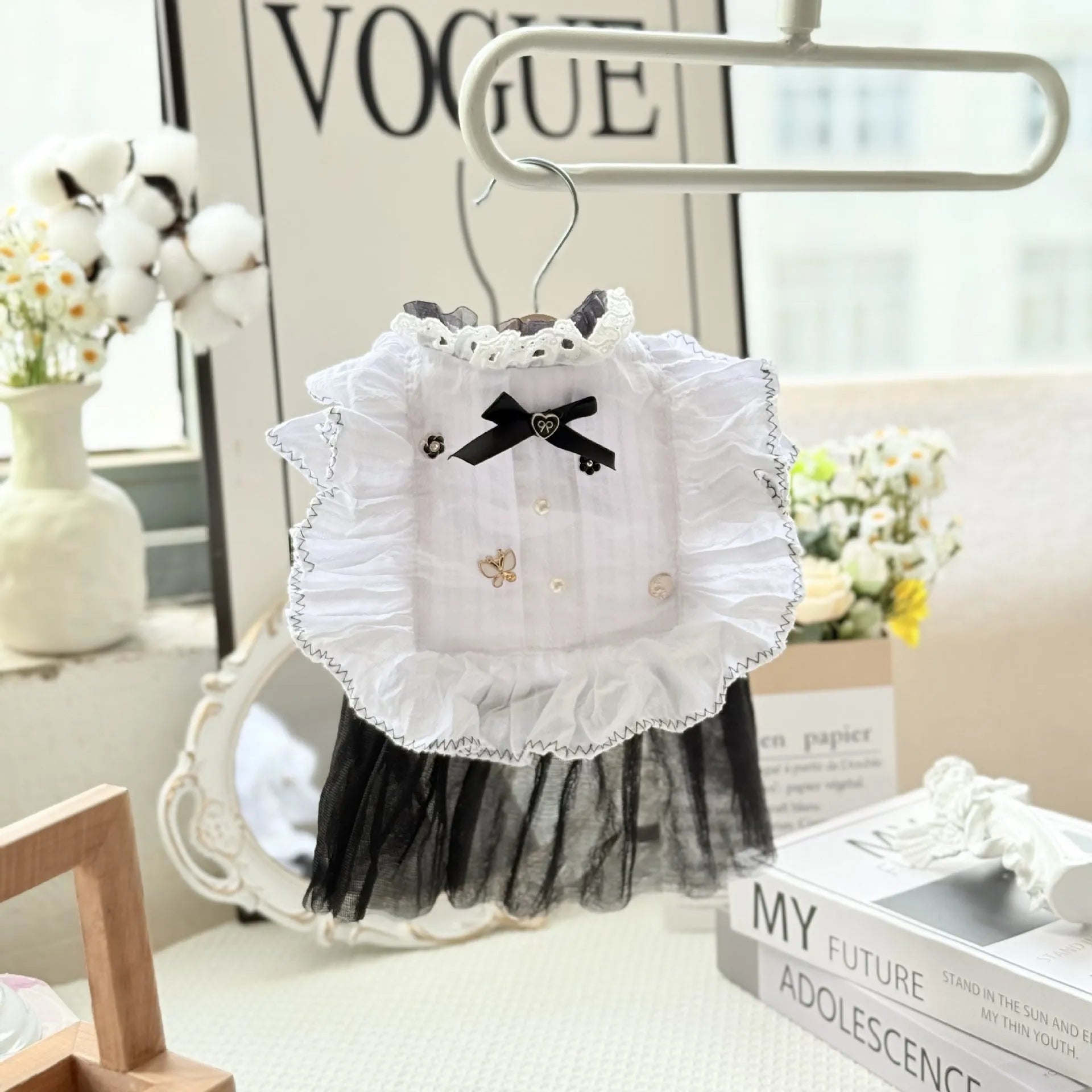 White yarn waltz gauze skirt princess dog dress costume on a mannequin.