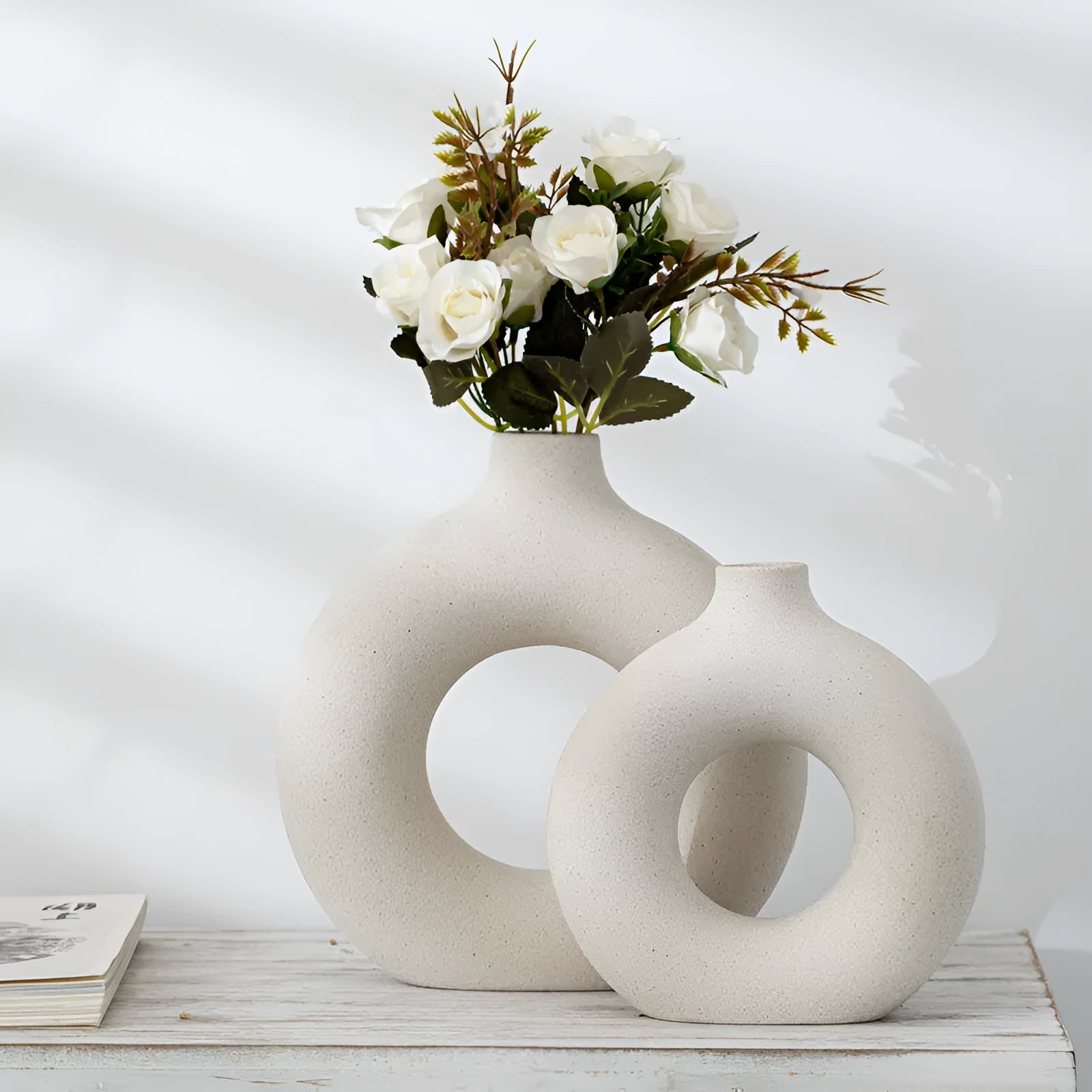 Frosted particle porcelain biscuit vase for flower arranging in simple modern style