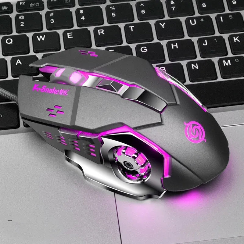 Q5 Matte Black wired USB mouse with macro definition, 1600DPI optical sensor, and metal backboard housing on desk