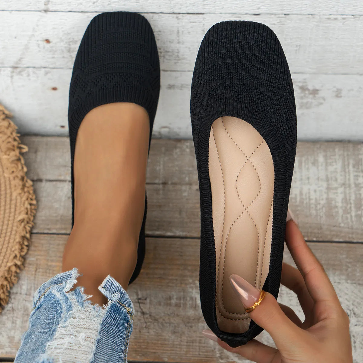 Women's knitted canvas slip-on shoes in black with flat heel and shallow mouth