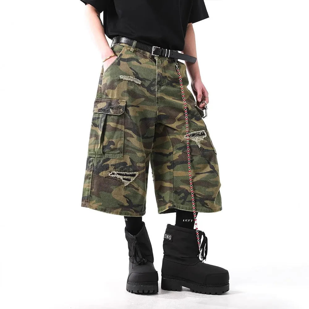 Men's camouflage print cropped denim trousers with elastic waist and straight leg silhouette