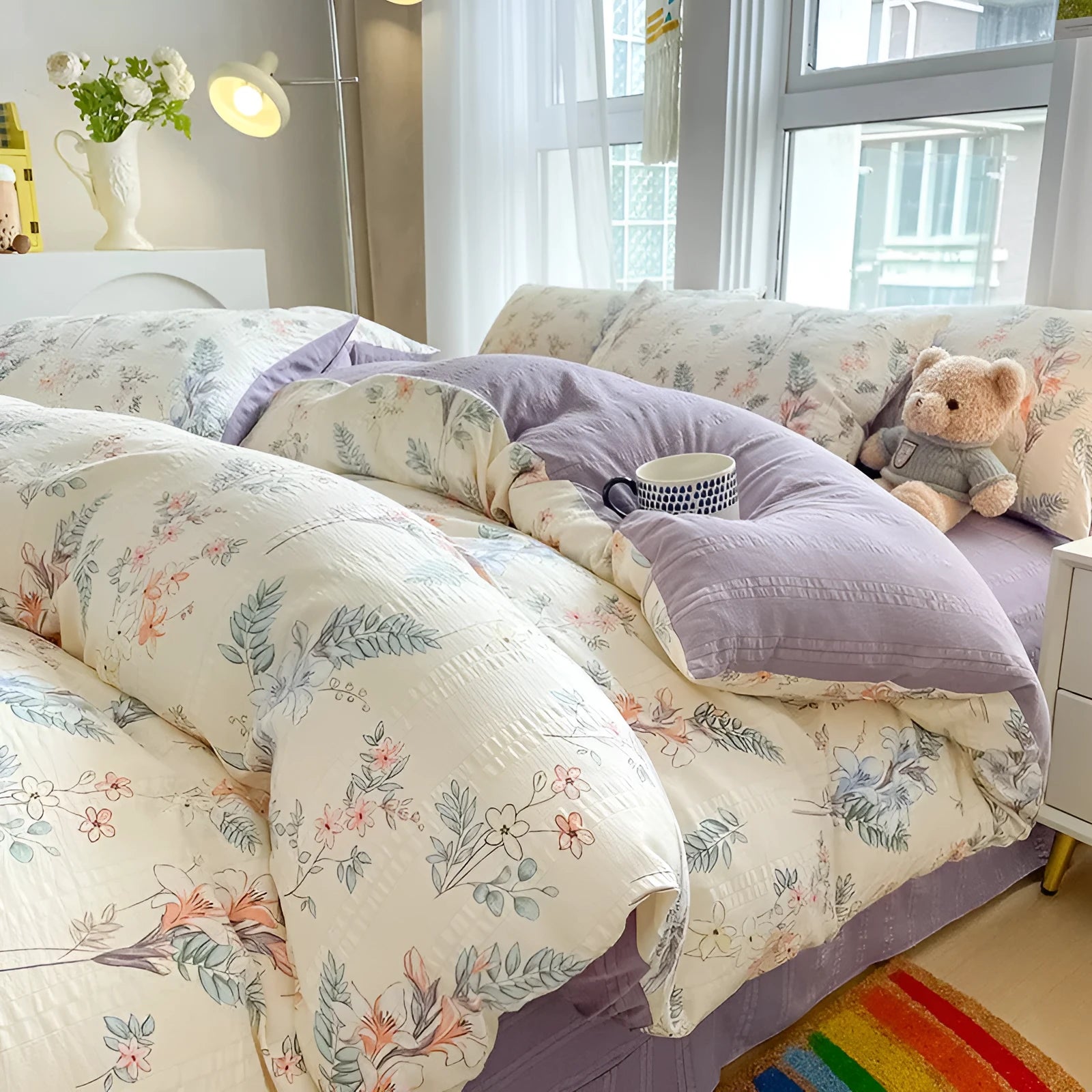 Aerobic jacquard cloud yarn four-piece bedding set with quilt cover, sheet, and pillowcases in a soft pattern.