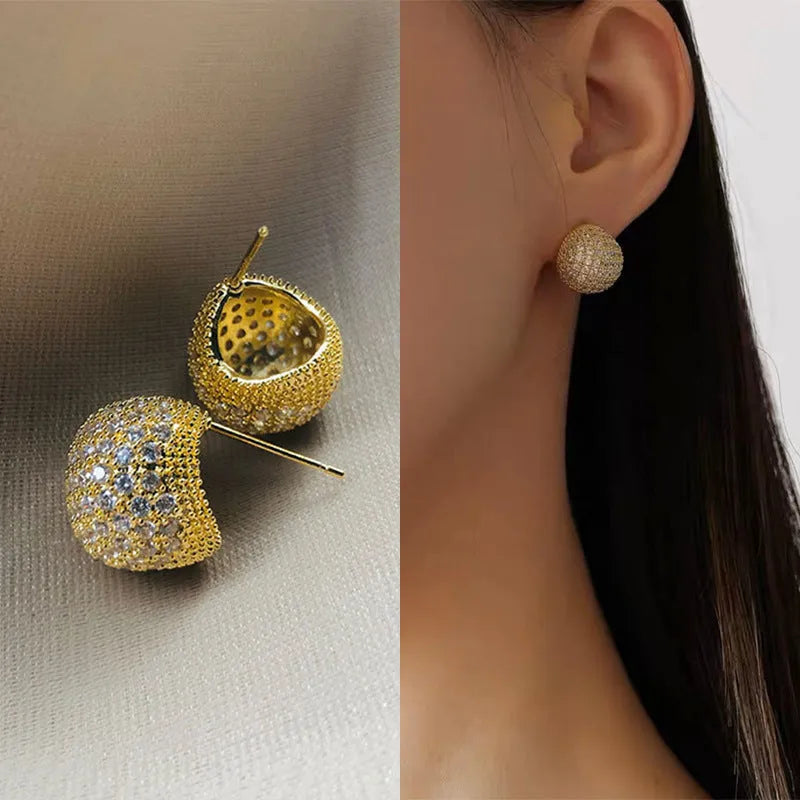 Geometric drop-shaped earrings with golden beans and full diamond decoration in gold colour