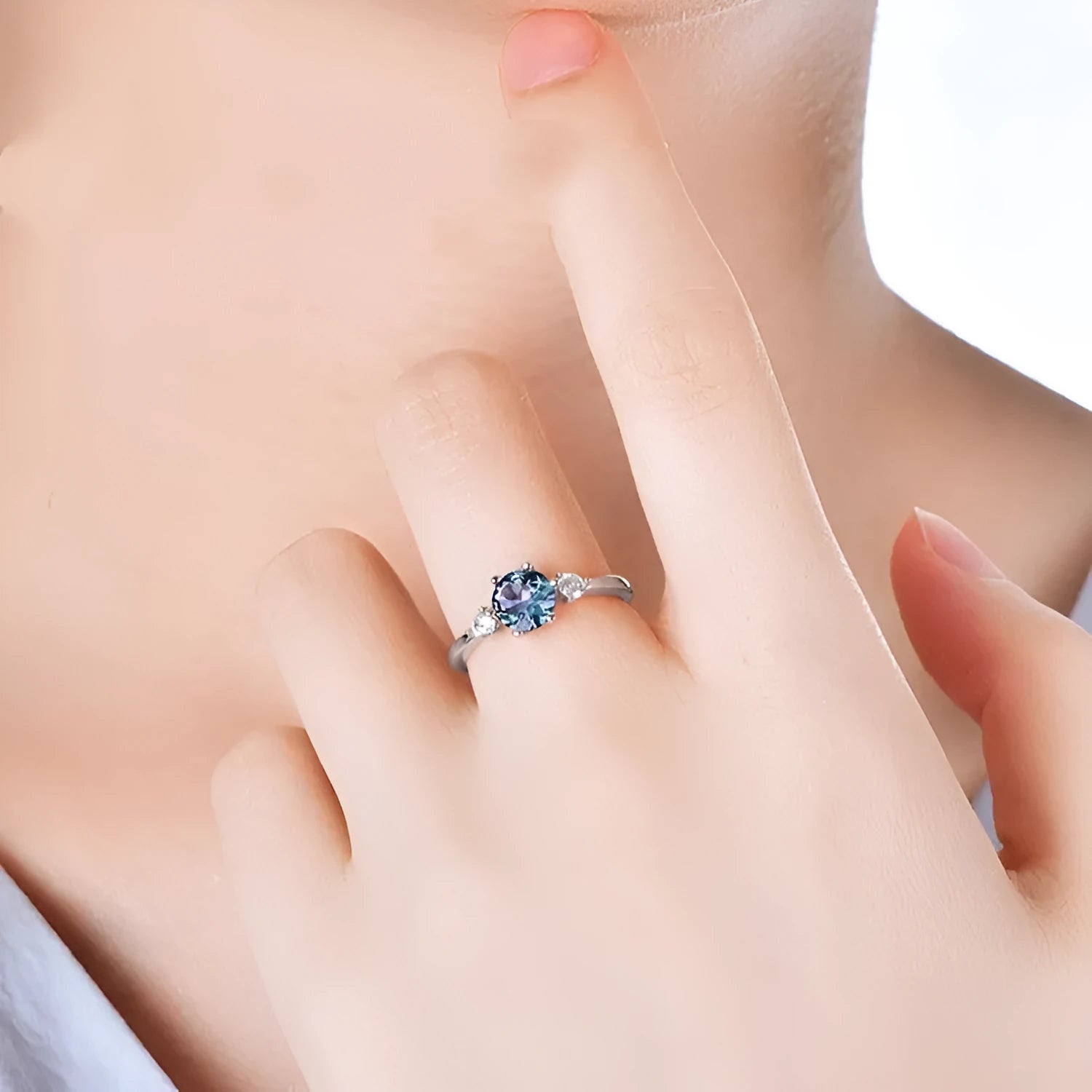 Women’s simple ring with Alexander Stone, available in 925 silver or copper, rose gold, white gold, or yellow gold finish