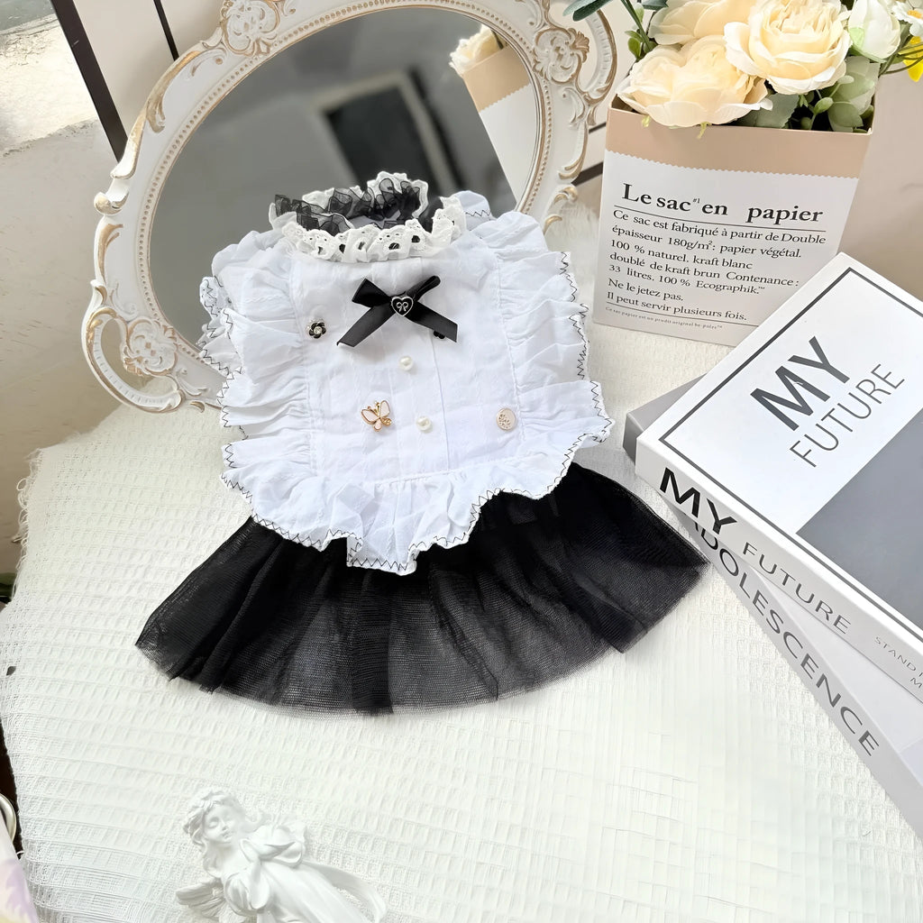 White yarn waltz gauze skirt princess dog dress costume on a mannequin.