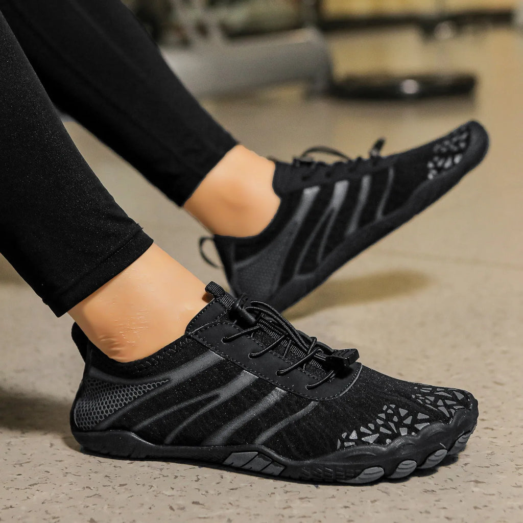 Men's and women's casual Lycra beach running shoes in beige, shown on a size label with options for dark blue, grey, black, and white pink.