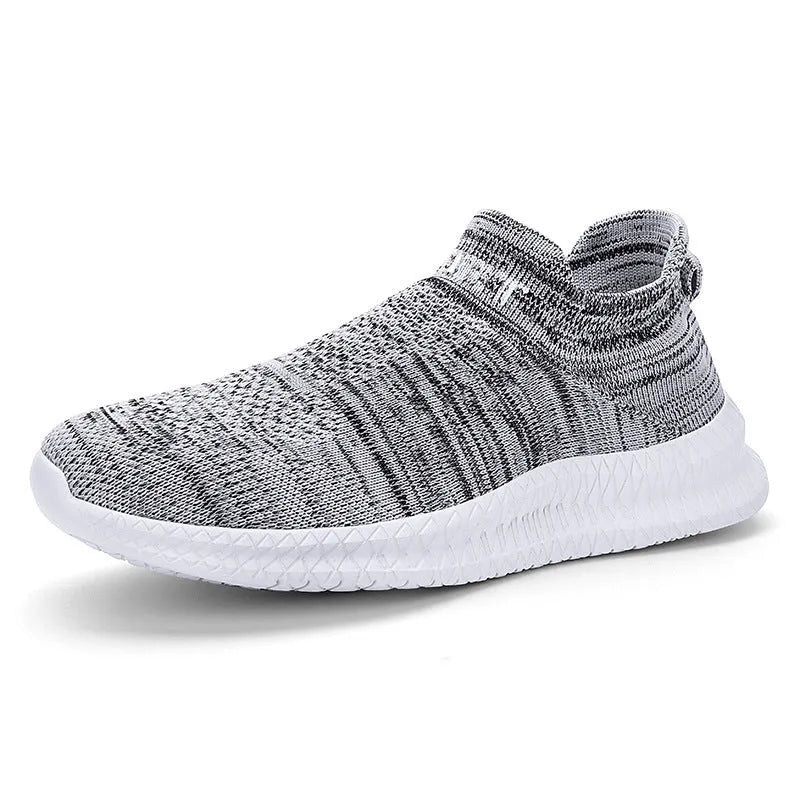 Men's low-top casual trainers in black with Flyknit upper and flat sole.