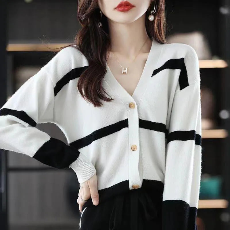 Women's striped V-neck knitted cardigan with button front in 3D pattern